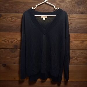 Treasure & Bond Women's Navy Blue V-Neck Sweater